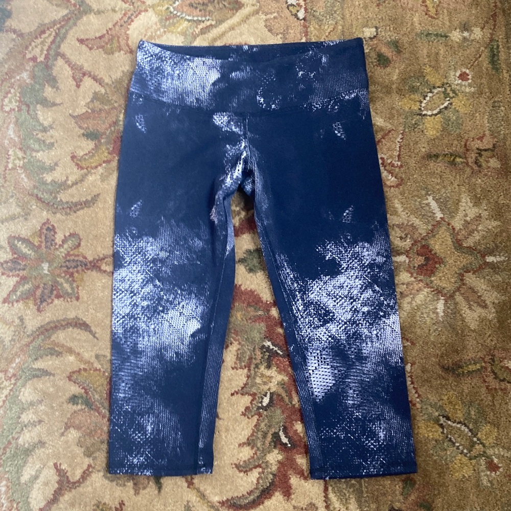 ALO Yoga Capri Leggings Airbrush Vapor Python Low Rise.